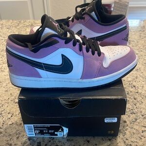 Air Jordan 1 Low SE Violet Sneakers